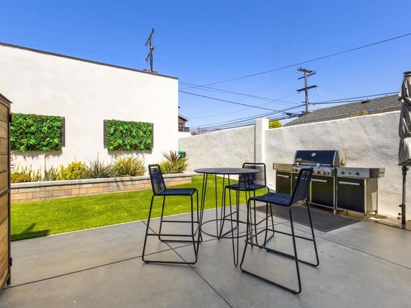 1270 Emerald Street, San Diego CA 92109