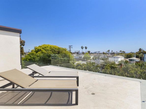 1270 Emerald Street, San Diego CA 92109