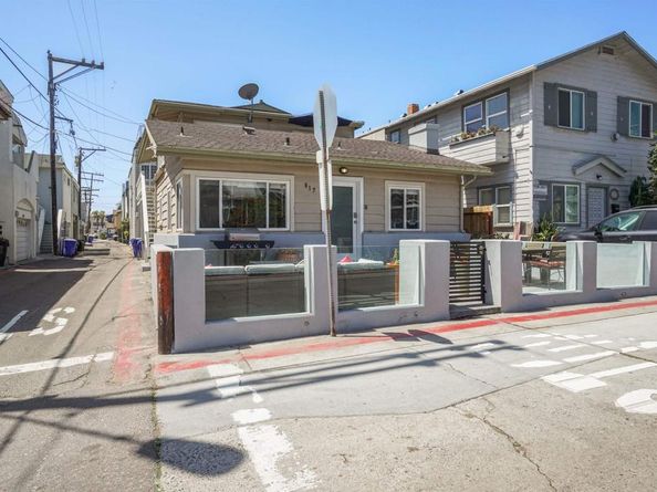 3492 Bayside Lane, San Diego CA 92109