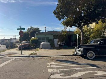 564 Los Angeles Place