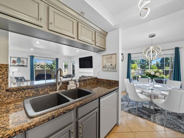 2083 Lakeridge Circle 104, Chula Vista CA 91913