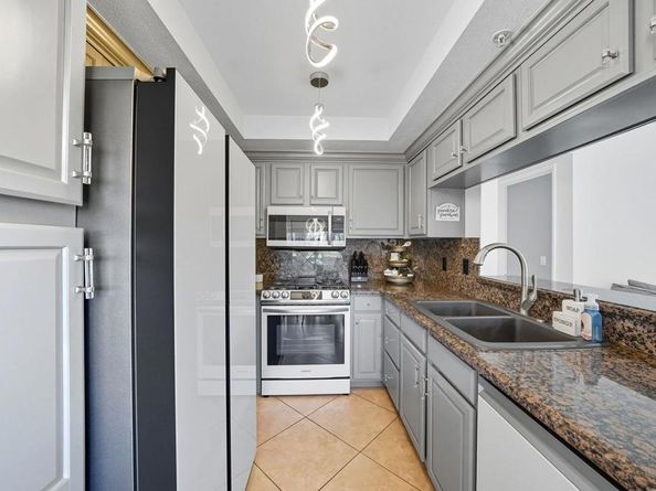 2083 Lakeridge Circle 104, Chula Vista CA 91913