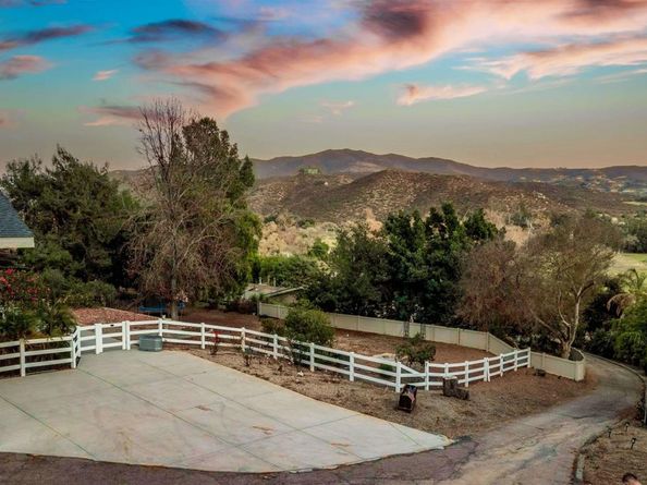 2846 Willow Glen Dr, El Cajon CA 92019