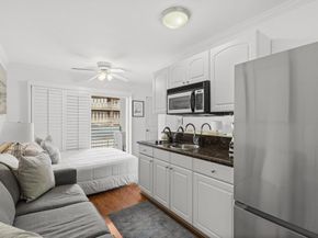 1021 Scott Street 122, San Diego CA 92106