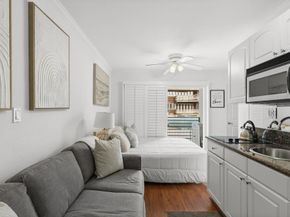 1021 Scott Street 122, San Diego CA 92106