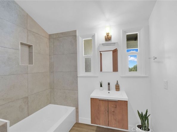1923 Hollyvista, Los Angeles CA 90027