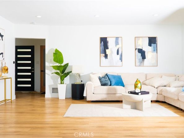 1923 Hollyvista, Los Angeles CA 90027