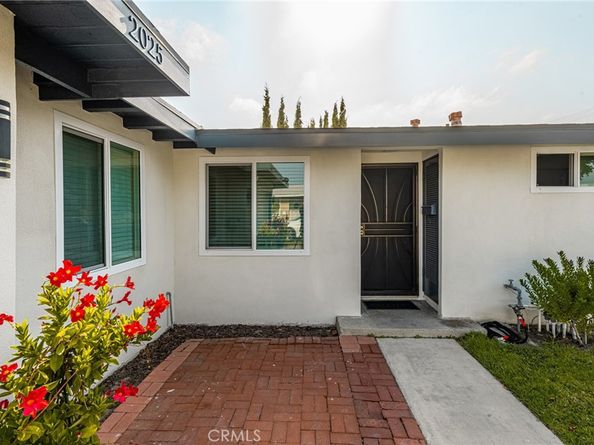 2025 W Dogwood Avenue, Anaheim CA 92801
