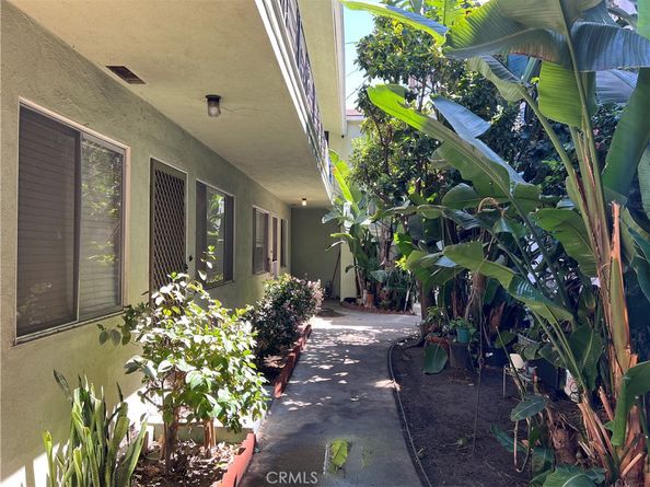 824 Redondo Ave, Long Beach CA 90804