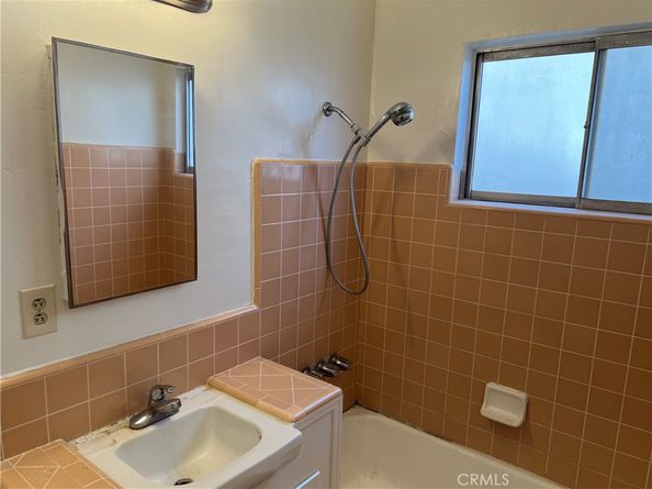 824 Redondo Ave, Long Beach CA 90804