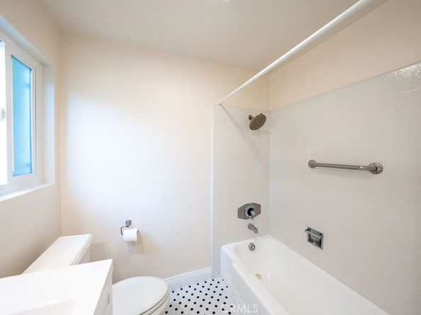 1405 E 1st Street 10, Long Beach CA 90802