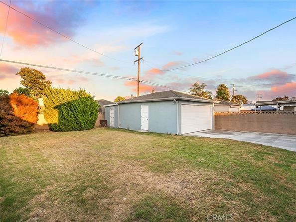 2282 Pepperwood Avenue, Long Beach CA 90815