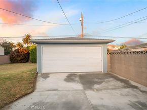 2282 Pepperwood Avenue, Long Beach CA 90815