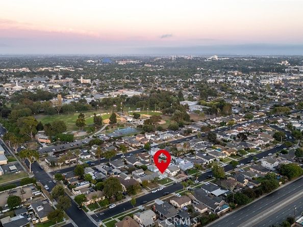 2282 Pepperwood Avenue, Long Beach CA 90815