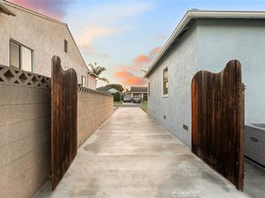2282 Pepperwood Avenue, Long Beach CA 90815