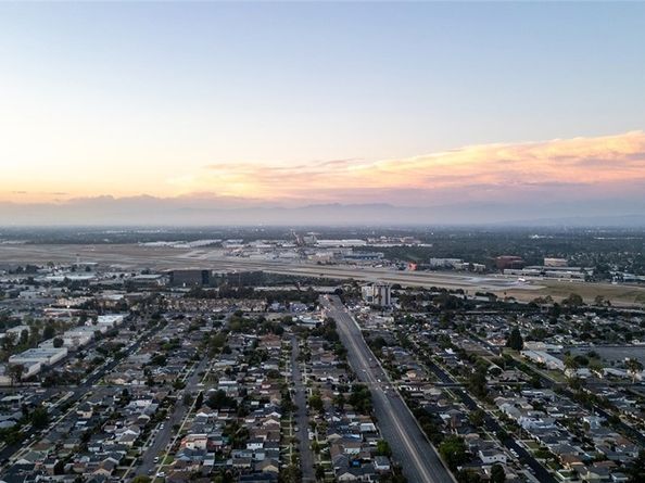 2282 Pepperwood Avenue, Long Beach CA 90815