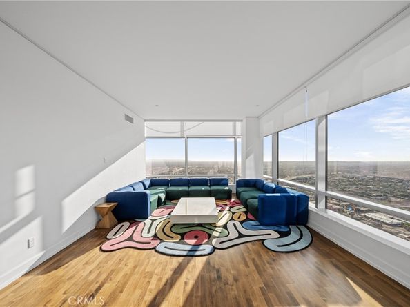 900 W Olympic Boulevard 46B, Los Angeles CA 90015