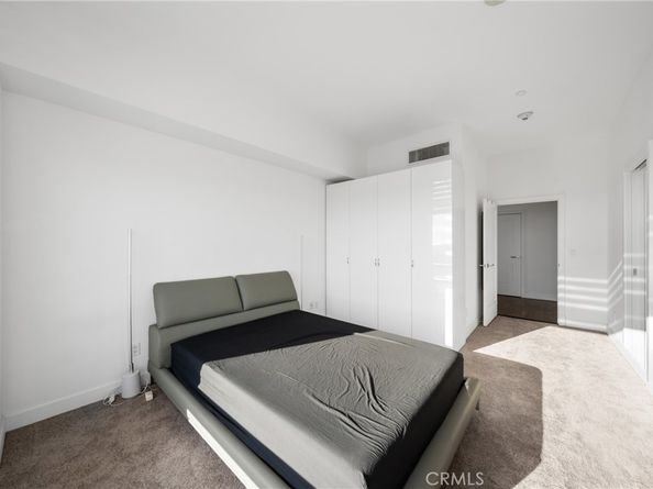 900 W Olympic Boulevard 46B, Los Angeles CA 90015