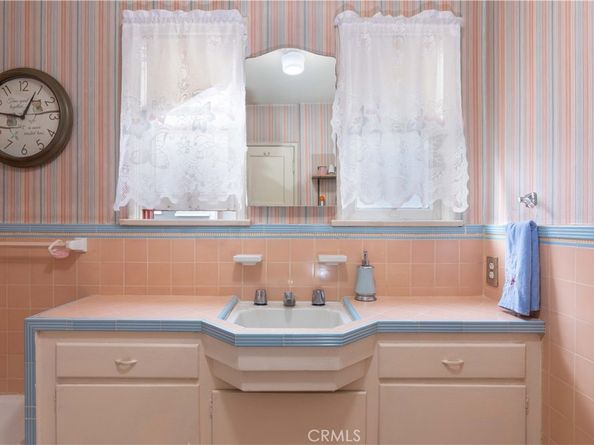 2040 W 82nd Street, Los Angeles CA 90047