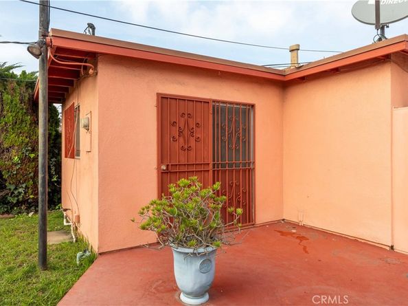 2040 W 82nd Street, Los Angeles CA 90047