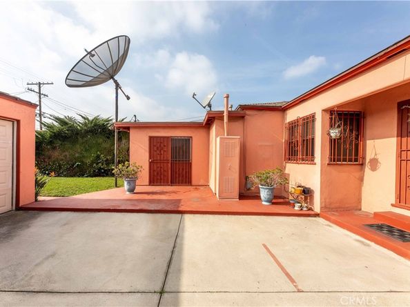 2040 W 82nd Street, Los Angeles CA 90047