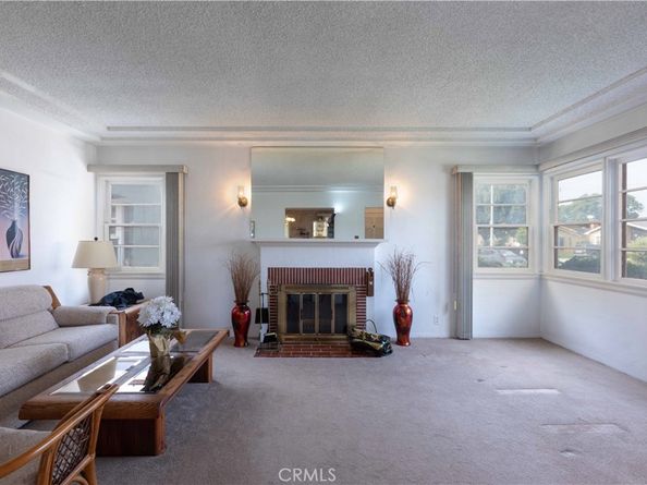 2040 W 82nd Street, Los Angeles CA 90047