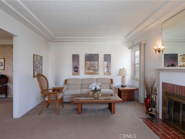 2040 W 82nd Street, Los Angeles CA 90047