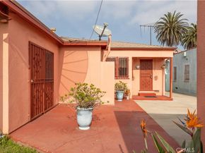 2040 W 82nd Street, Los Angeles CA 90047