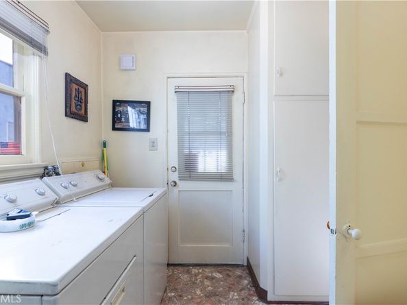 2040 W 82nd Street, Los Angeles CA 90047