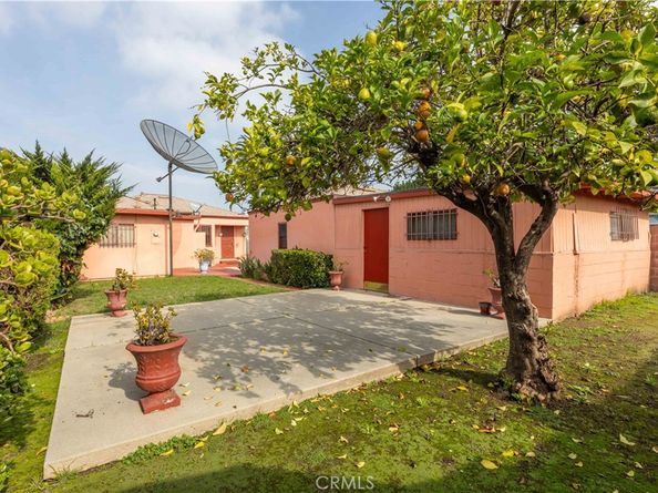 2040 W 82nd Street, Los Angeles CA 90047