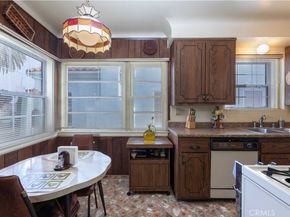 2040 W 82nd Street, Los Angeles CA 90047