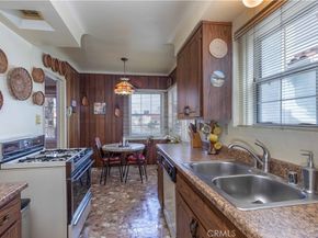 2040 W 82nd Street, Los Angeles CA 90047