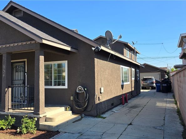 654 Oakford, Los Angeles CA 90022