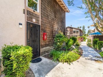1084 Cabrillo Park # B