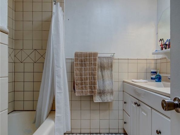 1402 S Poplar Street, Santa Ana CA 92704