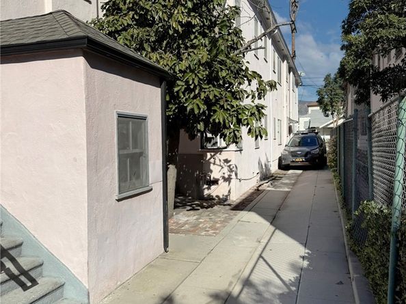 416 422 E Windsor Road, Glendale CA 91205