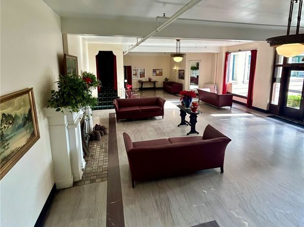 2121 James M Wood Boulevard 121, Los Angeles CA 90006