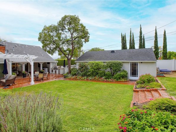 1617 Irving Avenue, Glendale CA 91201