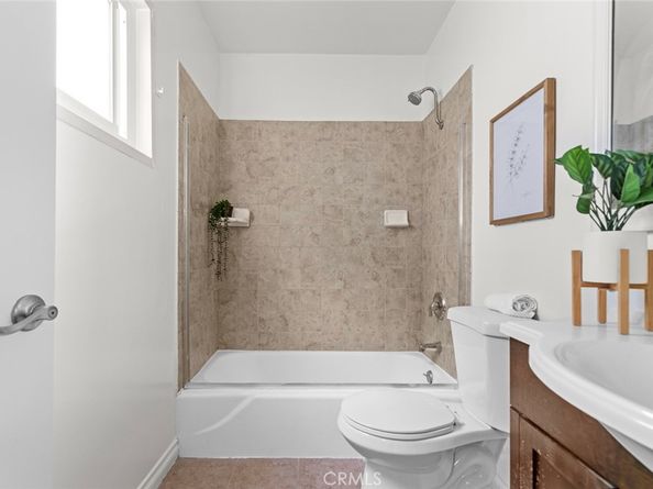 587 South St 18, Glendale CA 91202