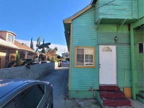 1757 S New England, Los Angeles CA 90006