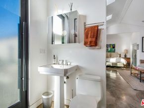 7528 Flight Avenue, Los Angeles CA 90045
