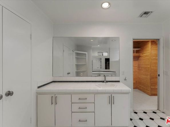 9581 Stuart Lane, Beverly Hills CA 90210