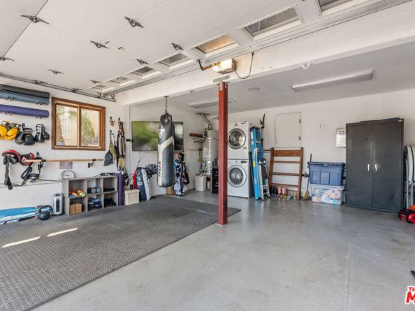 7135 Earldom Avenue, Playa Del Rey CA 90293