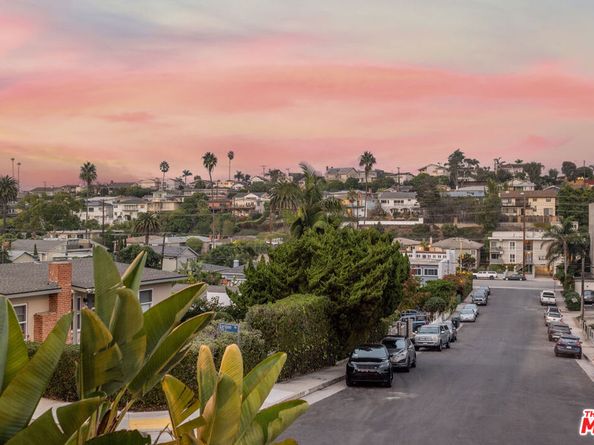 7135 Earldom Avenue, Playa Del Rey CA 90293
