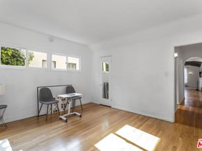 11208 Kling Street, North Hollywood CA 91602