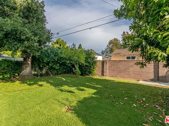 11208 Kling Street, North Hollywood CA 91602