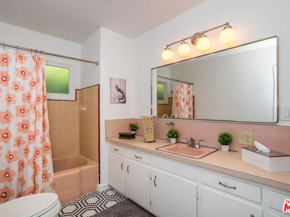 11208 Kling Street, North Hollywood CA 91602