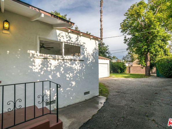 11208 Kling Street, North Hollywood CA 91602
