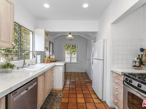 11208 Kling Street, North Hollywood CA 91602