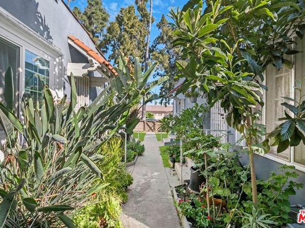 2531 Hillcrest Drive, Los Angeles CA 90016